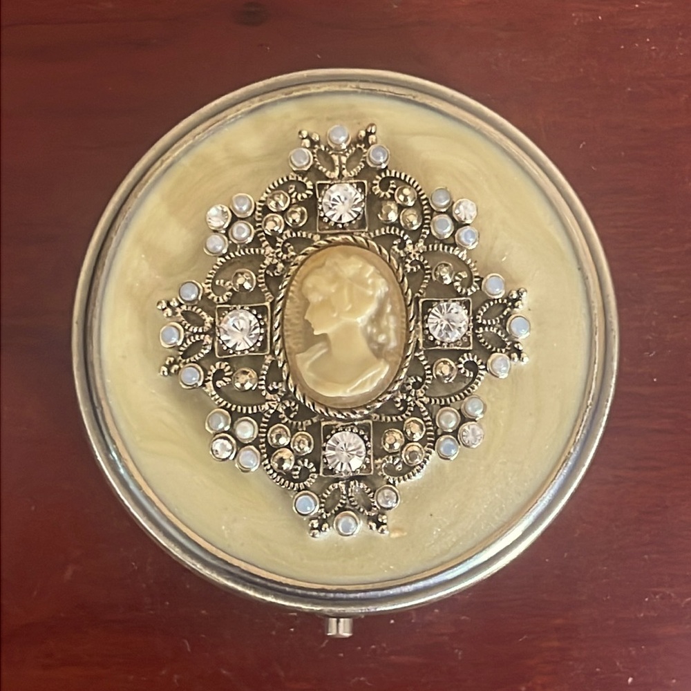 Vintage Victorian Cameo Enamel Pill Box Bronze 3 sections pushed button jewel